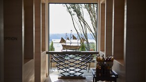 A reception area with a view of the sea and mountains through a large window. - The Hiramatsu Hotels & Resorts Kashikojima (Shima)