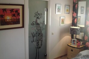 Strykejern/-brett og sengetøy