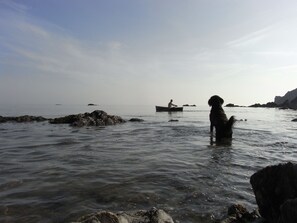 Una spiaggia nelle vicinanze
