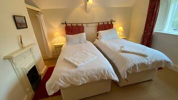 4 Schlafzimmer, Schreibtisch, BĂŒgeleisen/BĂŒgelbrett, Reisekinderbett