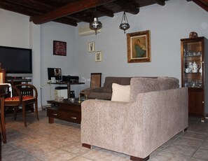 Télévision, cheminée