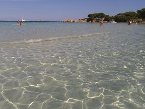 Plage à proximité, chaise longue