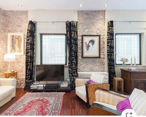 Smart-TV, Videospiele, DVD-Player, Bücher