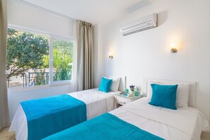 3 bedrooms, in-room safe, iron/ironing board, travel crib