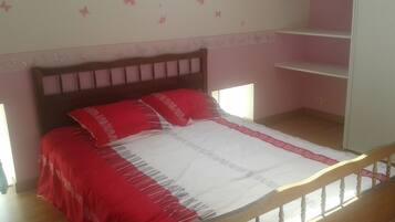 2 chambres, fer et planche à repasser, Wi-Fi, draps fournis