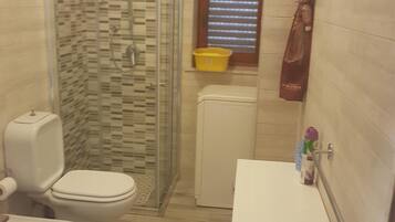 Dusche, Haartrockner, Bidet, Handtücher