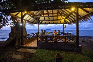 Se sirven desayunos, almuerzos y cenas; cocina internacional