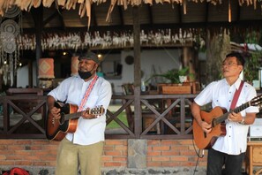 Breakfast, lunch and dinner served - Murex Manado Dive Resort (Pineleng)