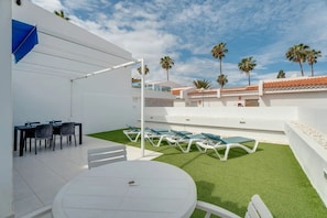 Outdoor dining - Paradise in Costa Adeje! Big indipendent terrace, pool -hi-speed Internet (costa adeje)