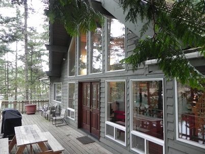 Neil Bay Waterfront Family And Pet Friendly Property!<br>PCUP00-13-0010 
