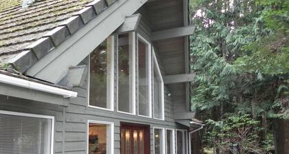 Neil Bay Waterfront Family And Pet Friendly Property!<br>PCUP00-13-0010