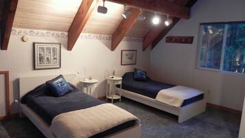 3 slaapkamers, een strijkplank/strijkijzer, gratis wifi, beddengoed