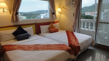 Quadruple Room, Mountain View | Desk, blackout drapes, rollaway beds, free WiFi