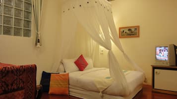Classic Double Room | Desk, blackout drapes, rollaway beds, free WiFi
