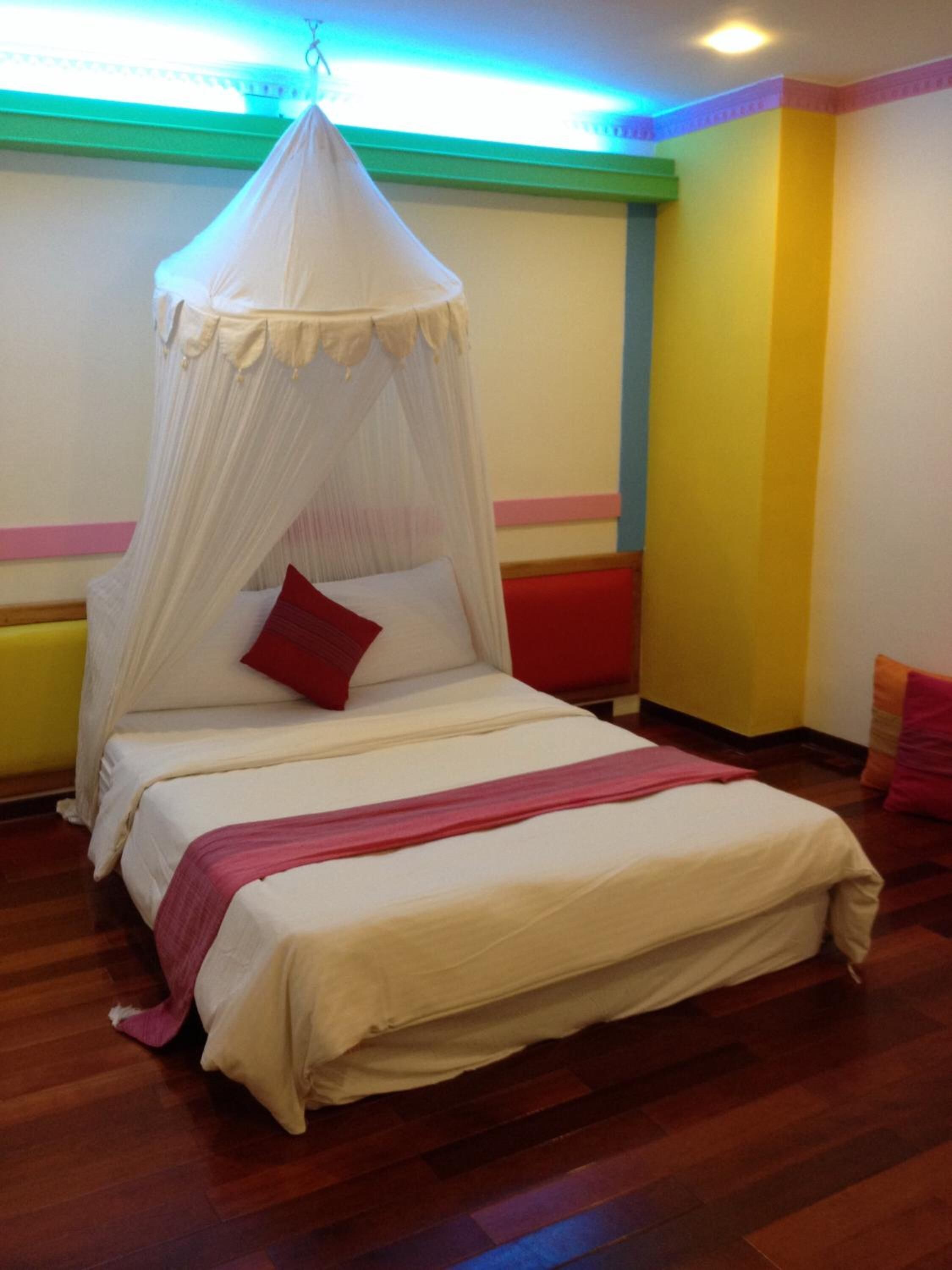 desk, blackout curtains, rollaway beds, free wifi