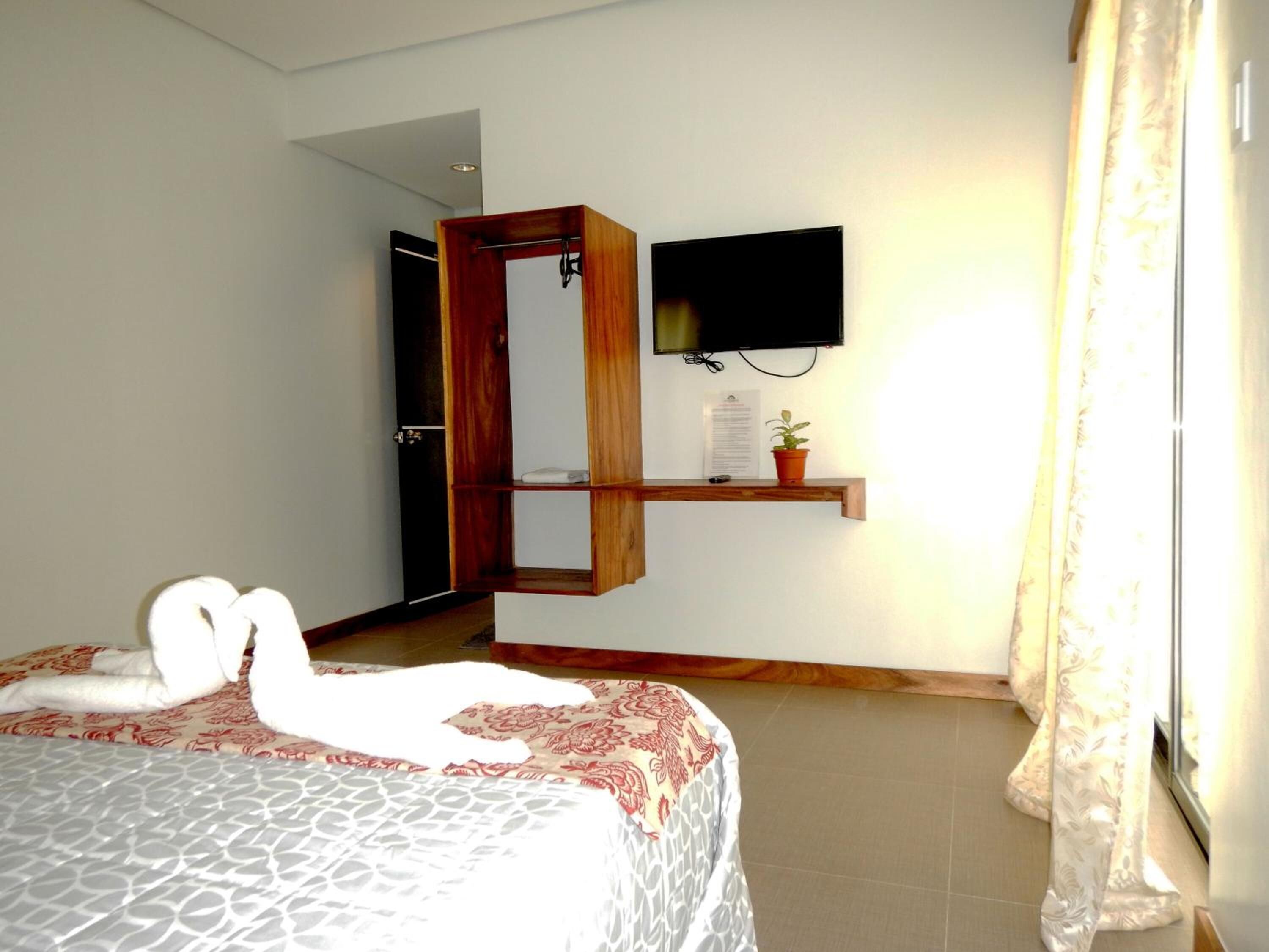 1 bedroom, premium bedding, in-room safe, desk