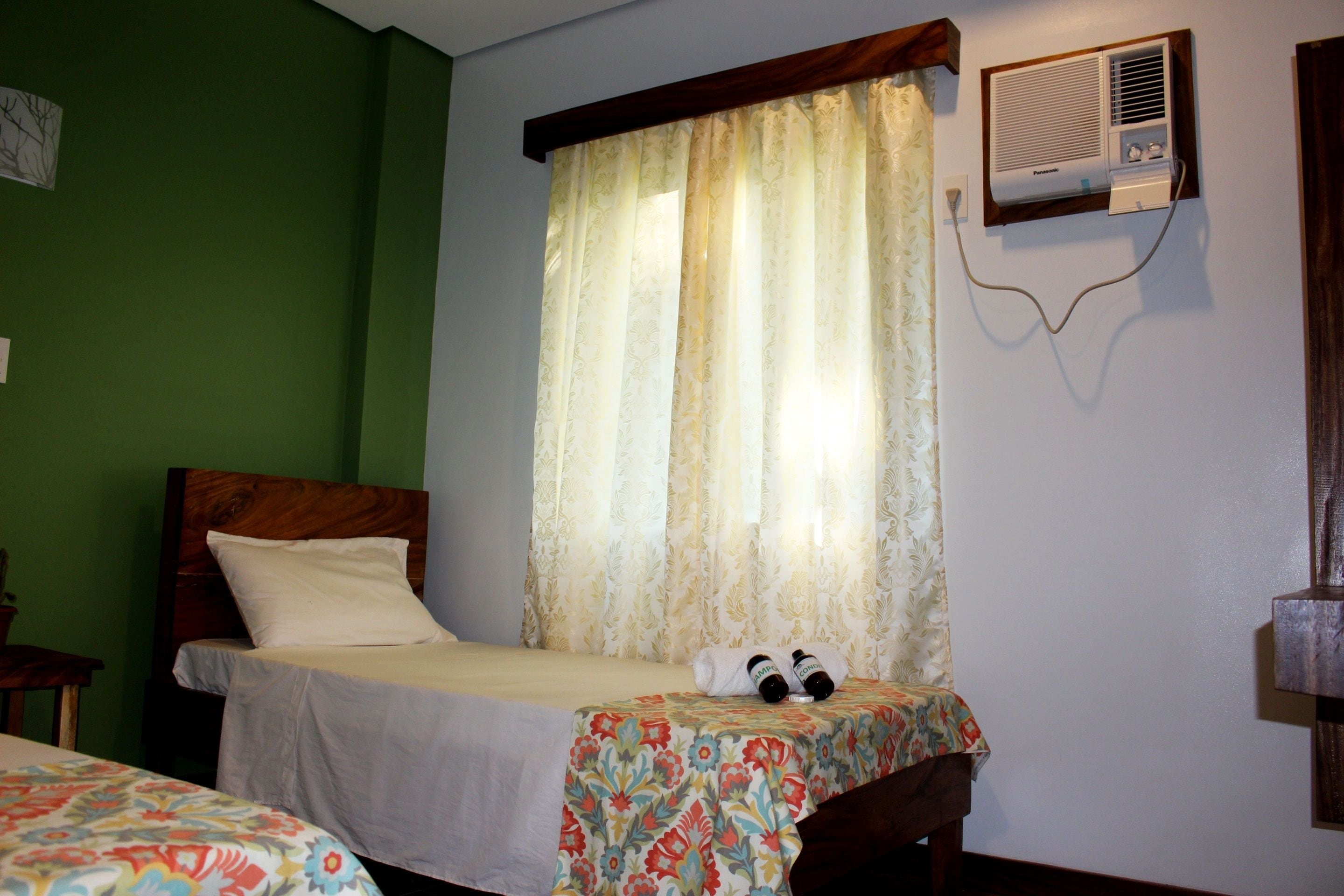 standard twin room, 2 single beds | 1 bedroom, premium bedding, in-room safe, desk