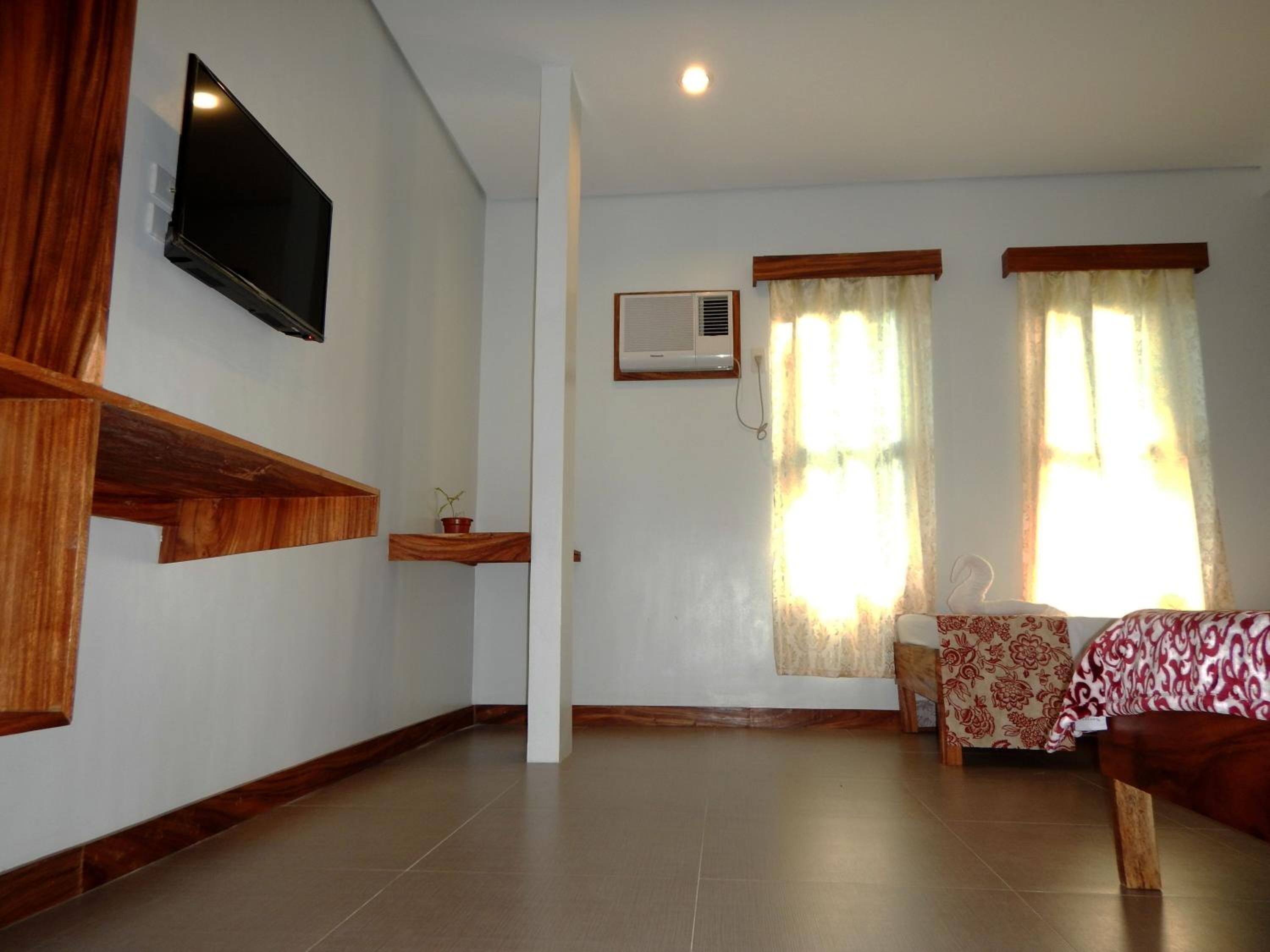 32-inch smart tv with satellite channels, netflix, streaming services