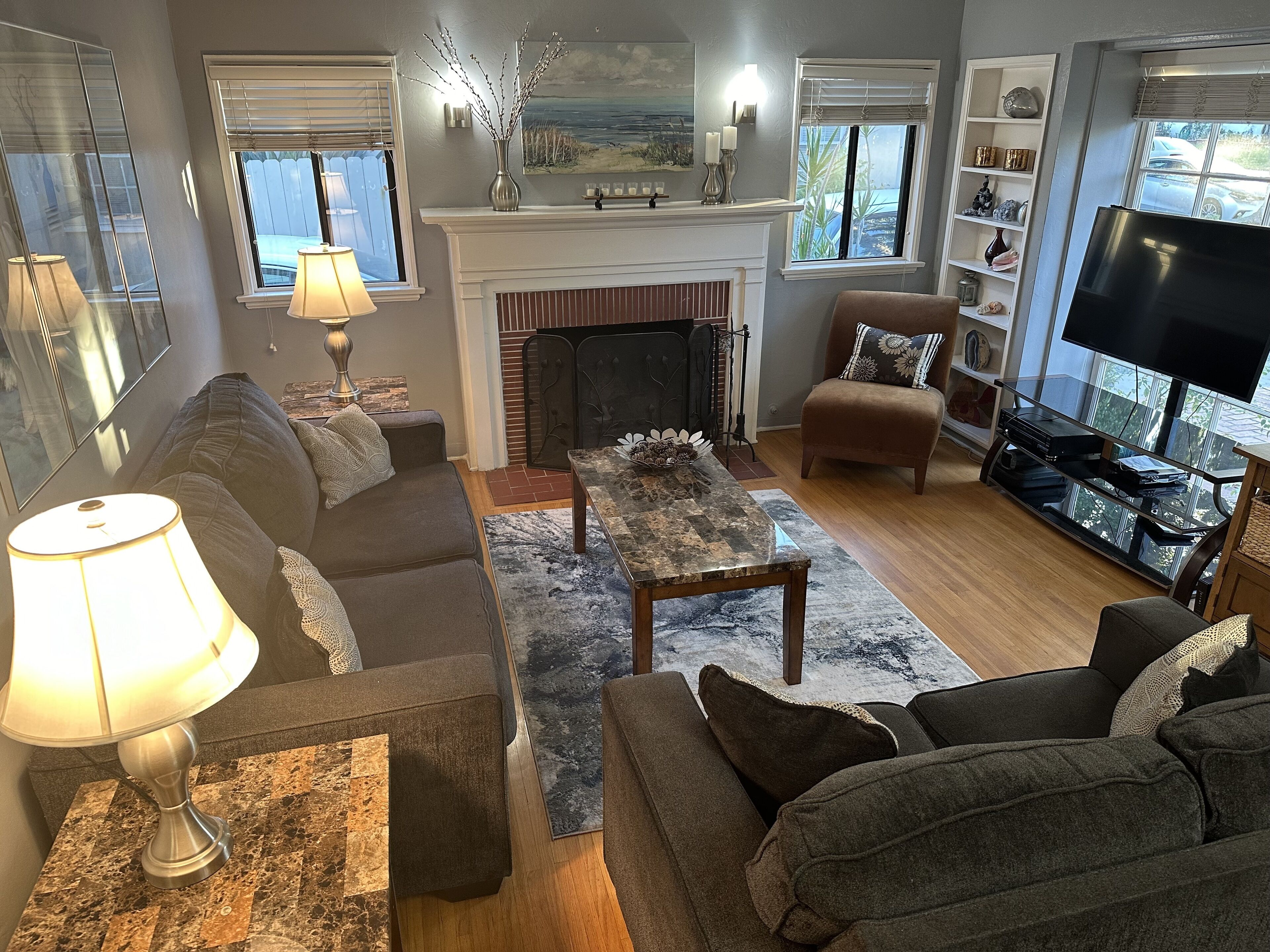 Home away from Home in trendy Long Beach neighborhood