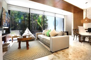 Smart-TV, Stereoanlage, Arbeitsbereiche