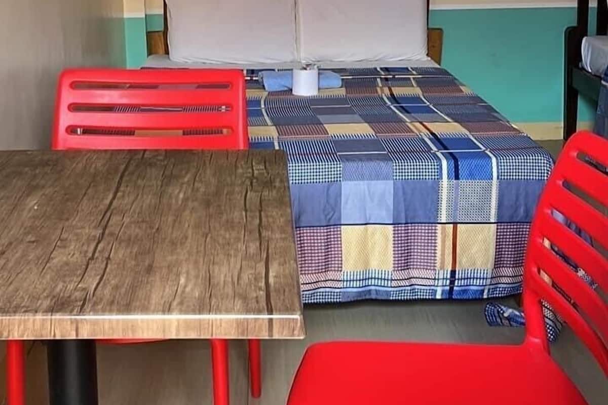 Desk, free WiFi