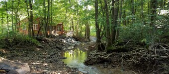 Feels like your in a Tree House! On the Wine 🍷Trail!  Private Location Hot Tub!