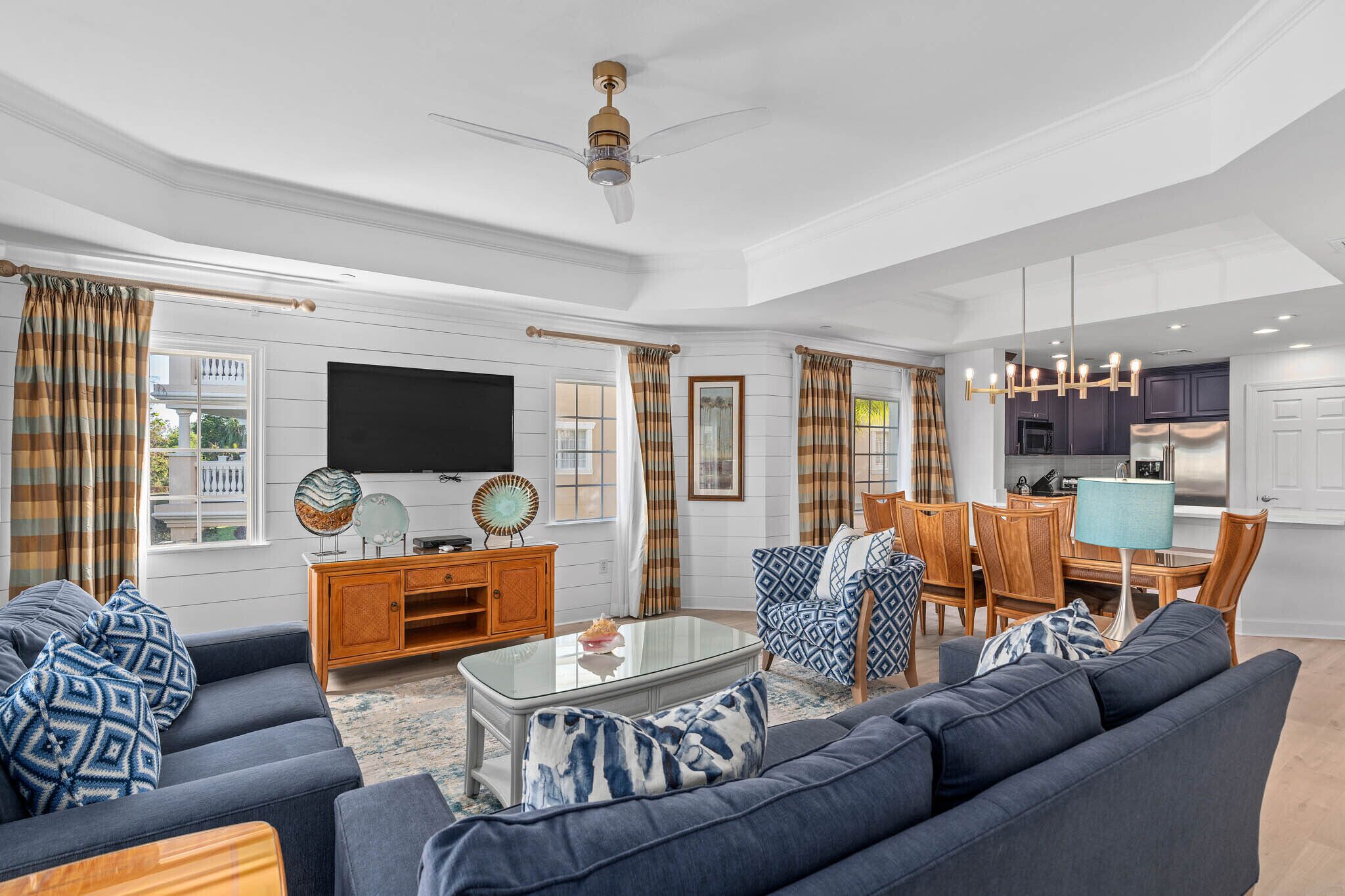 Smart TV, reproductor de DVD y tenis de mesa 