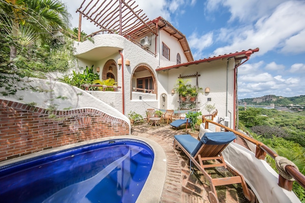 Chill out in your very own private plunge pool. It has whirlpool jets!