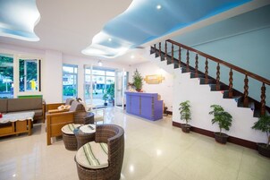 Coin salon dans le hall