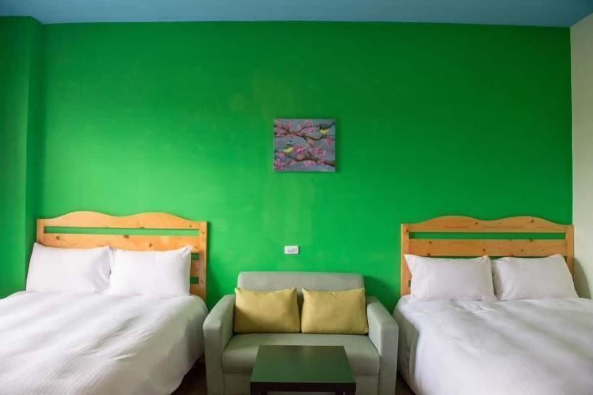 Free WiFi, bed sheets