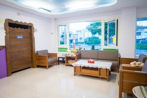 Coin salon dans le hall