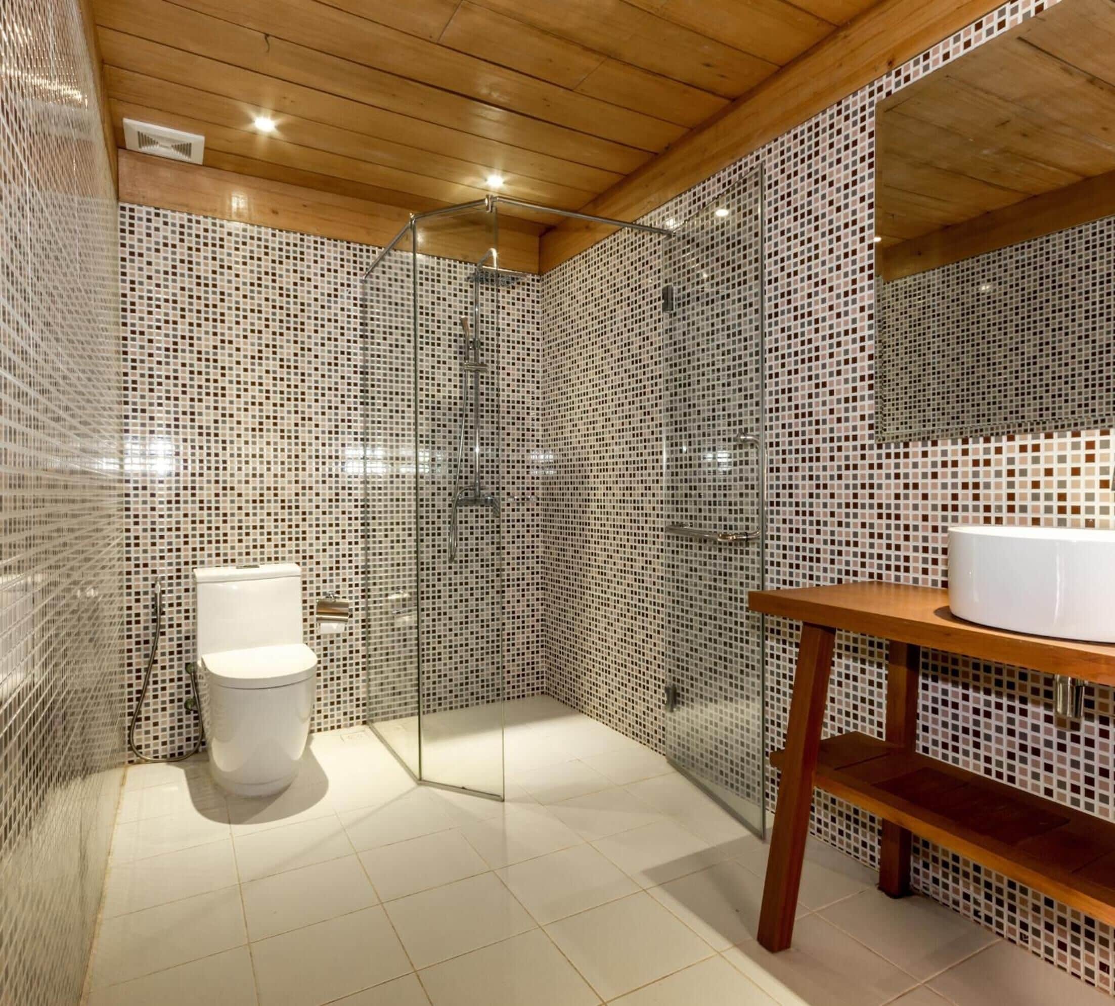 separate bathtub and shower, deep-soaking bathtub, free toiletries