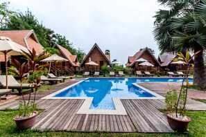 Outdoor pool - Angkor Heart Village (Siem Reap)
