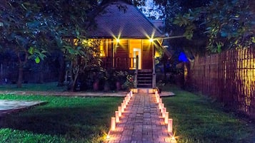 Honeymoon Bungalow, 1 King Bed, Balcony, Poolside | Terrace/patio