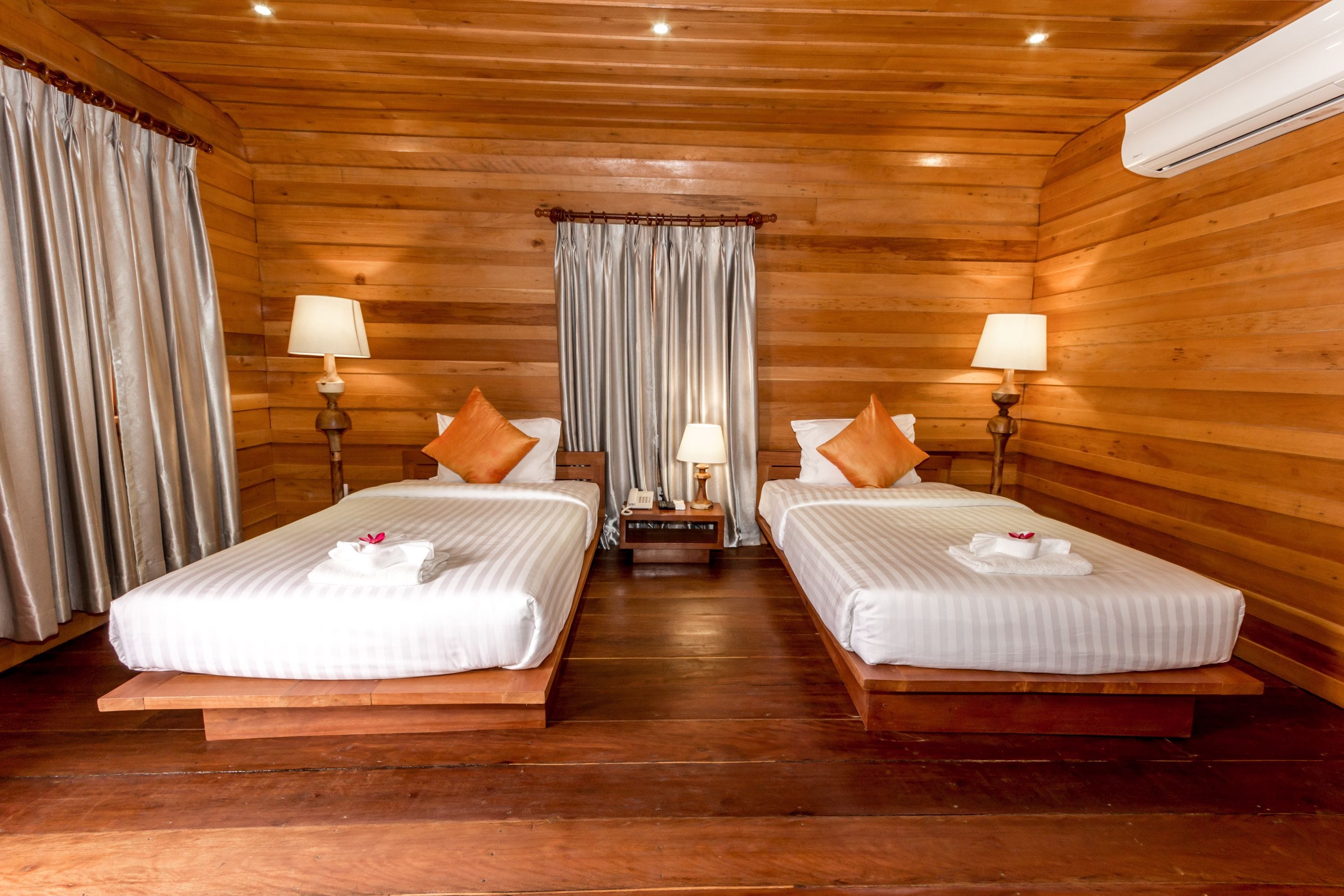 deluxe double or twin room, balcony, poolside | 1 bedroom, free minibar items, in-room safe, desk