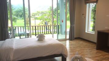 Bungalow | Premium bedding, minibar, in-room safe, desk