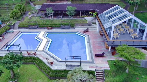 Outdoor pool - Lembang Asri Resort (Parongpong)