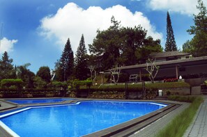 Outdoor pool - Lembang Asri Resort (Parongpong)