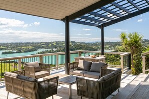 Terrace/patio - Te Whau Lodge (Waiheke Island)