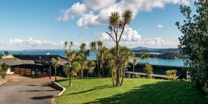 Property entrance - Te Whau Lodge (Waiheke Island)