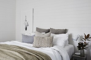 Premium bedding, down comforters, minibar, iron/ironing board - The Bower Byron Bay (Byron Bay)