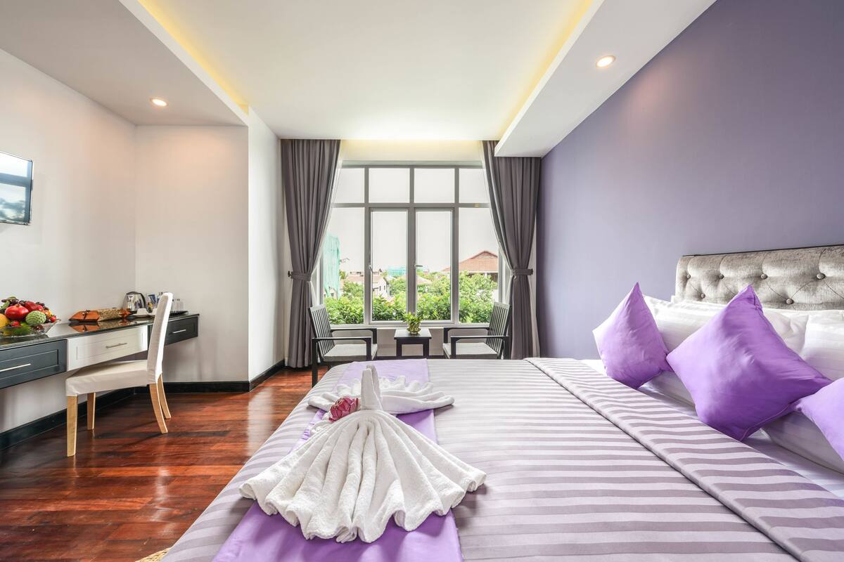 Minibar, bàn, phòng cách âm, truy cập Internet không dây miễn phí 