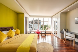 Minibar, escritorio, sistema de insonorización y wifi gratis 