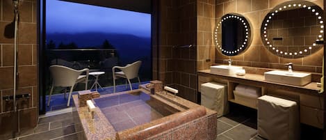 Superior Twin Room (3rd Floor) with Italian Dinner & Breakfast, Non-smoking | Bathroom