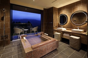 Habitación superior con 2 camas individuales (3rd Floor) | Baño