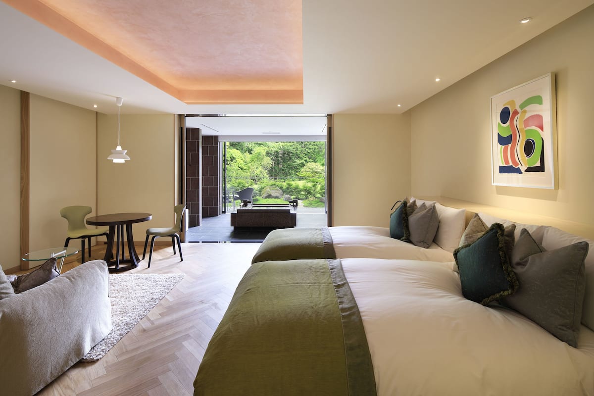 Deluxe-Zweibettzimmer (1st Floor) | Hochwertige Bettwaren, Minibar, Zimmersafe, Schreibtisch