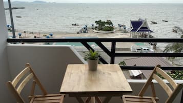 Deluxe Double Room with Sea View | ระเบียง