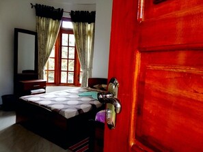 In-room safe, free WiFi