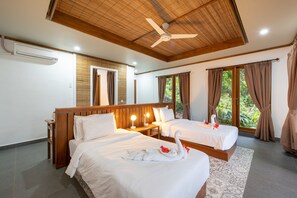 Casa de campo Deluxe, 1 cama doble, vistas parciales al mar, mirando al mar | 1 dormitorio, ropa de cama de alta calidad, minibar y caja fuerte