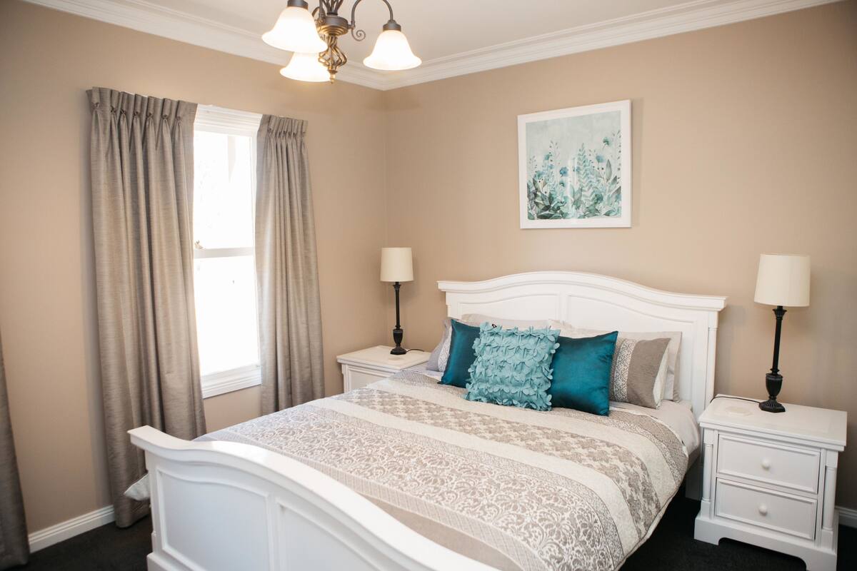 1 bedroom, iron/ironing board, bed sheets